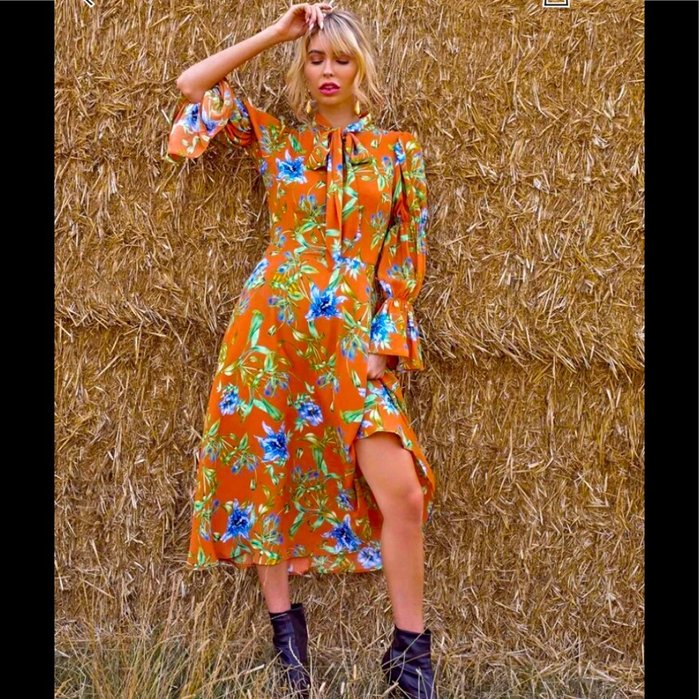 NEW TIE NECK GATHERED SLEEVE FLORAL PRINT DRESS